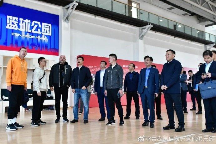 业余篮球爱好者在哪里可以找到表演赛资源_2